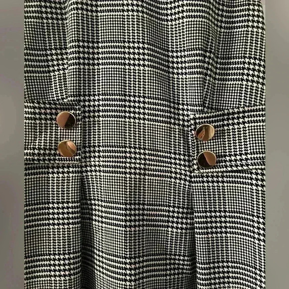 Anne Klein | Black and White Houndstooth Patterned Sheath Dress | Size 6 - Picture 4 of 7